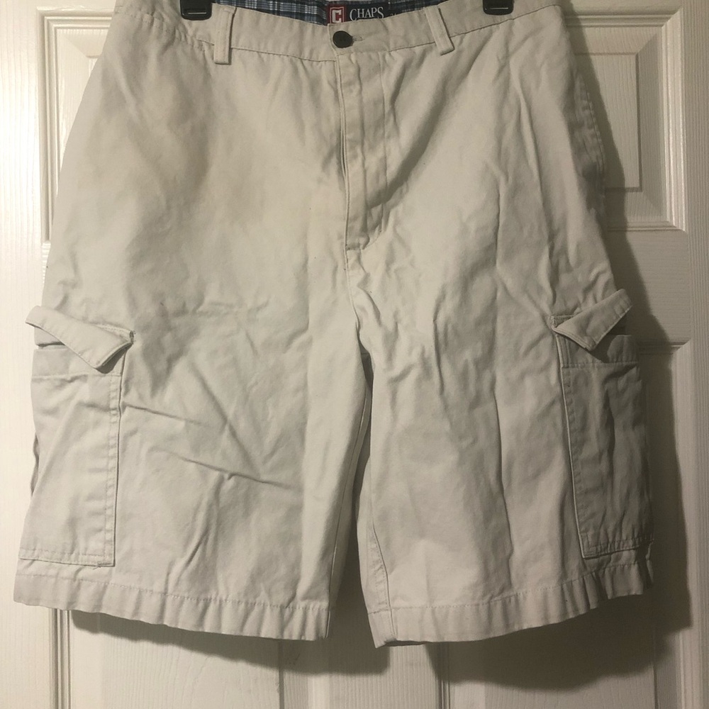 Chaps Men's Cargo Shorts in Off-White